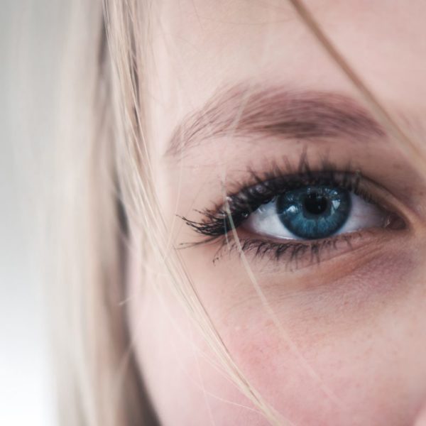 Miten piilolinssit laitetaan silmään? Katso video-ohjeet